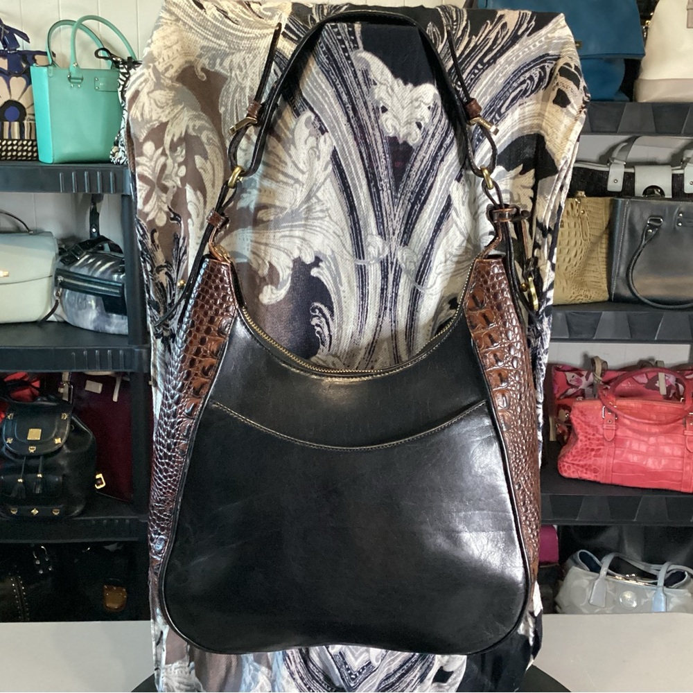 Brahmin Renee black Tuscan leather shoulder bag with croc embossed trim. - Picture 2 of 11
